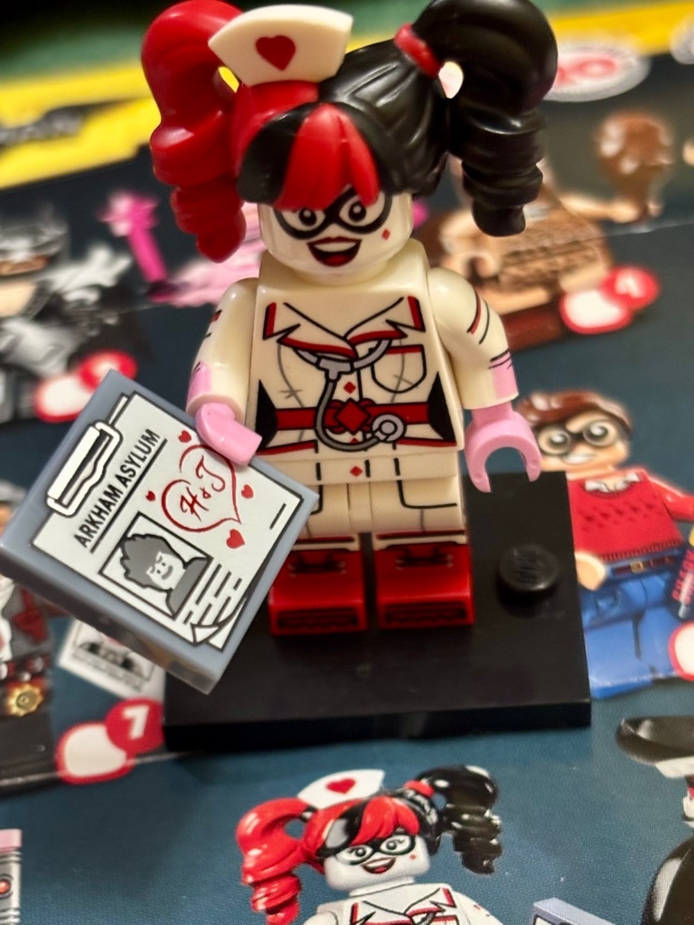 LEGO Batman Movie "Nurse Harley Quinn" coltlbm13 Stand, Accessories & Pamphlet